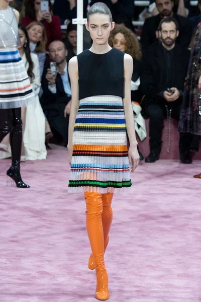 Look 3